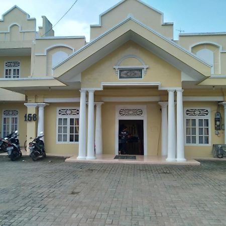 Hotel Pekalongan Syariah Mitra Reddoorz מראה חיצוני תמונה