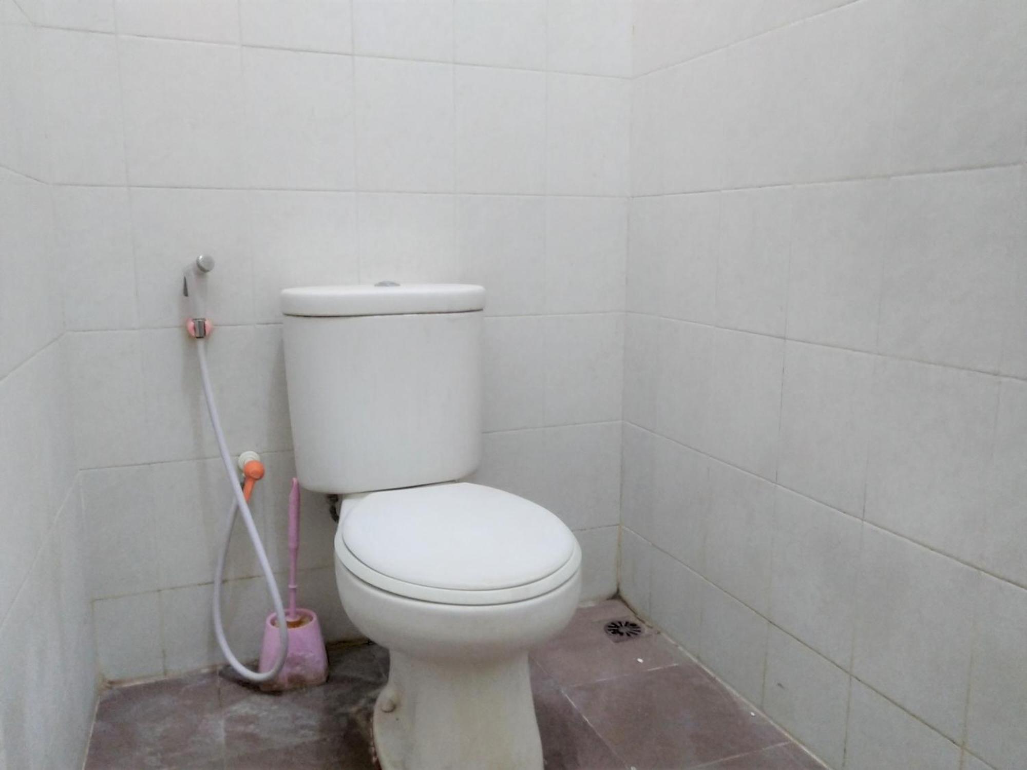 Hotel Pekalongan Syariah Mitra Reddoorz חדר תמונה