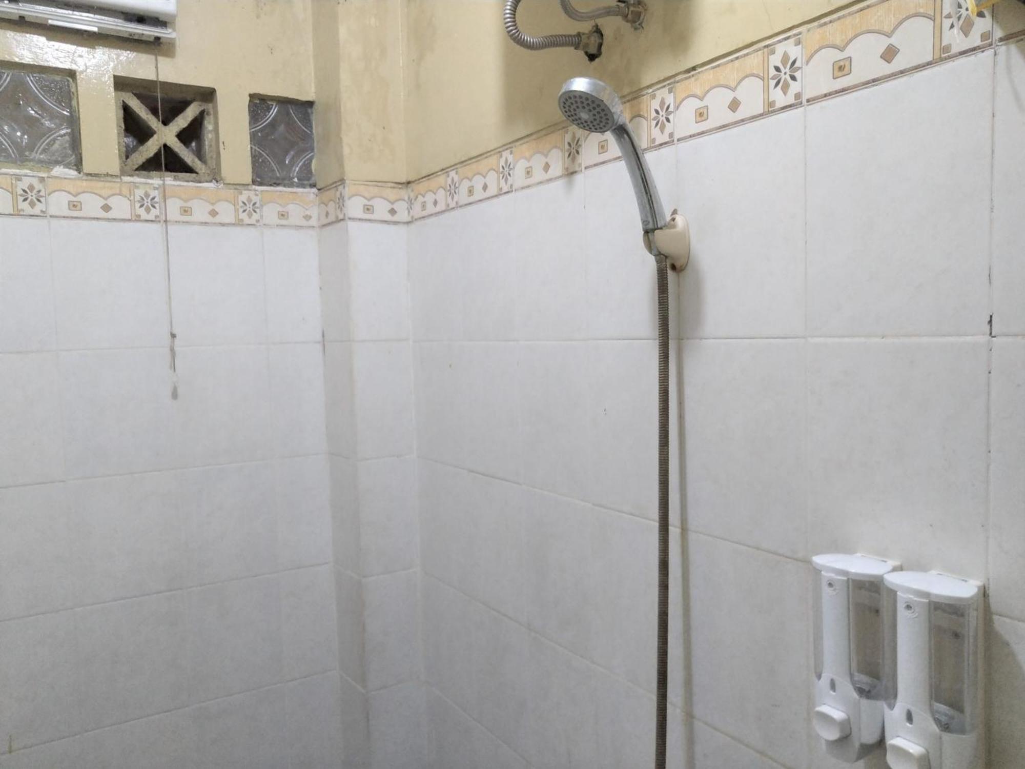 Hotel Pekalongan Syariah Mitra Reddoorz חדר תמונה